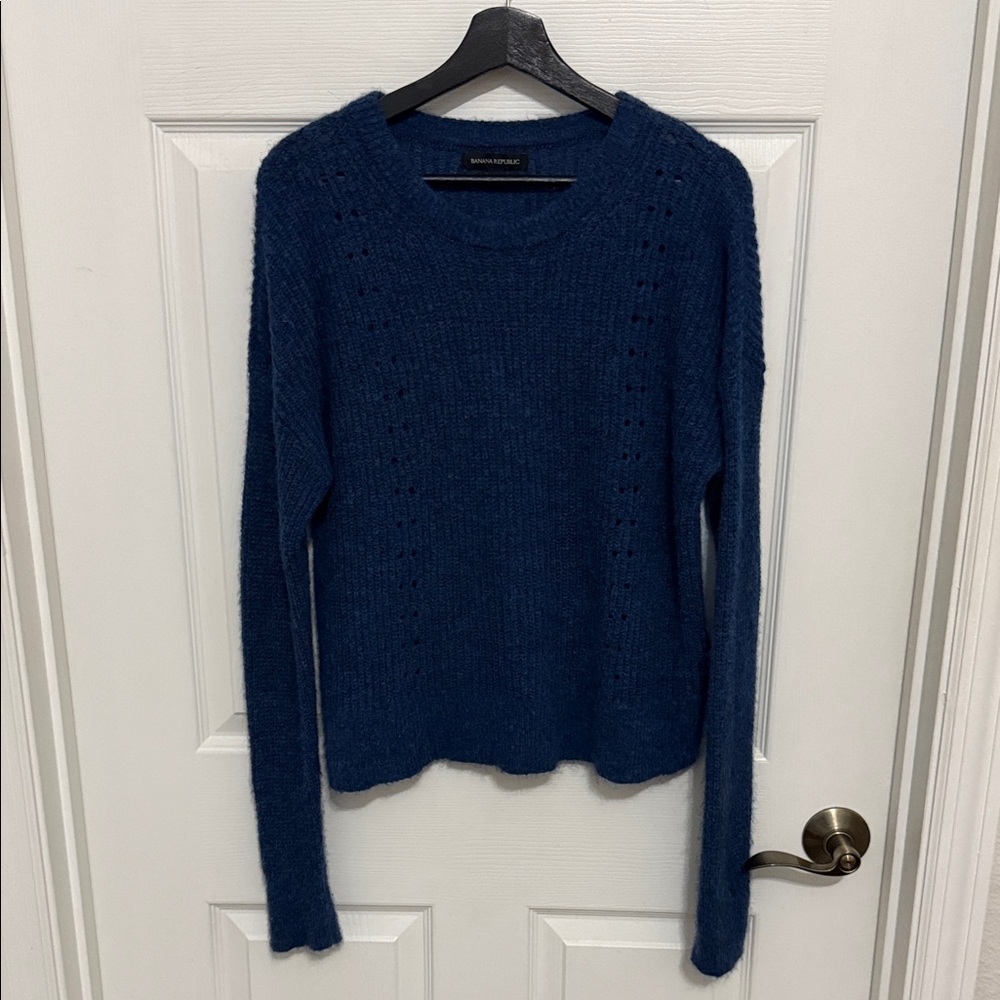 Banana Republic women’s blue knit sweater